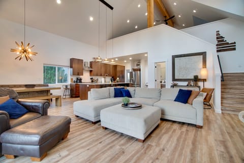Donnelly Vacation Rental | 4BR | 2.5BA | 2,550 Sq Ft | Stairs Required