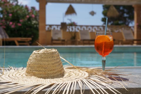 Seasonal outdoor pool, sun loungers