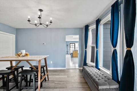 Dining area into kitchen