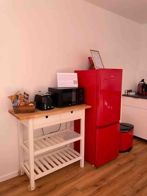 Toaster & Microwave (1)