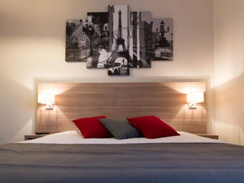 Classic Double Room, City View | Iron/ironing board, free WiFi