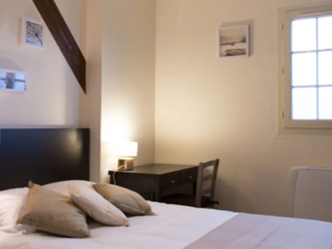 Classic Double Room, City View | Iron/ironing board, free WiFi