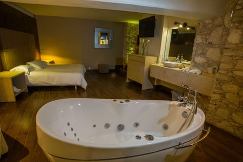 Executive Studio Suite | Premium bedding, in-room safe, soundproofing, bed sheets