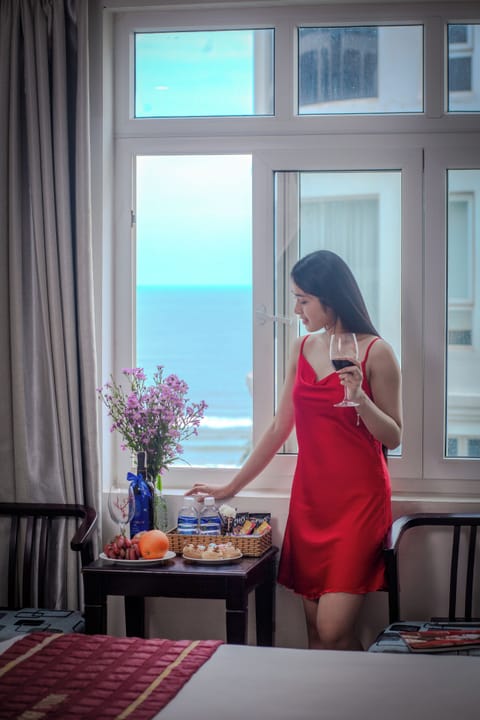 Deluxe Double Room, Sea View | Minibar, desk, blackout drapes, soundproofing