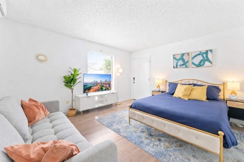 Bedroom/Living Area