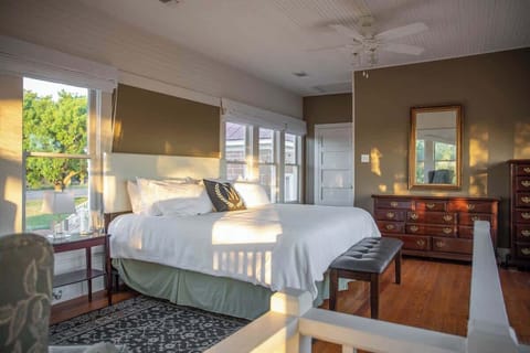 House, 1 King Bed, Patio (524 Austin St- Guest) | 1 bedroom, individually decorated, individually furnished, bed sheets