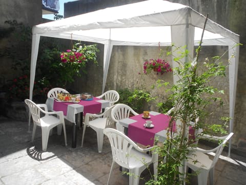 Standard Apartment, 2 Bedrooms, Non Smoking | Courtyard view