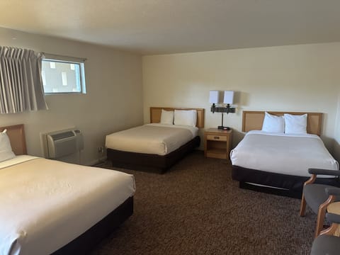 Triple Room | WiFi (free), bed sheets
