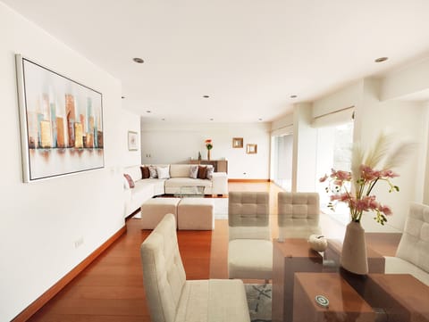 Elegant and spacious livingroom