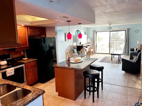 Spacious gourmet kitchen stocked with all cooking necessities