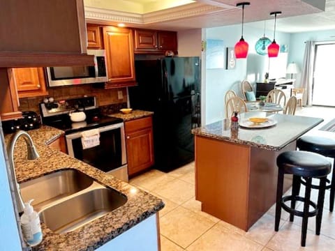 Spacious gourmet kitchen stocked with all cooking necessities