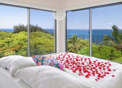 Wake up to perfection! Breathtaking Pacific Ocean views greet you from the comfort of your king size bed in paradise