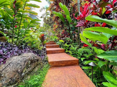Welcome to Hale Ke` Pua  Start your stay by walking down our gorgeous Pathway leading to Private Entry