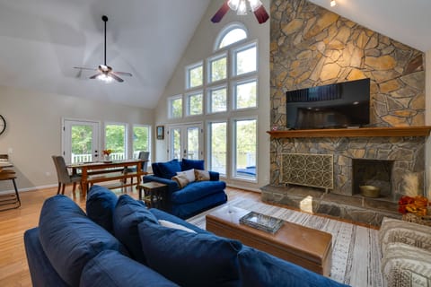 Hartfield Vacation Rental | 3BR | 3BA | 2,000 Sq Ft | Access Only By Stairs