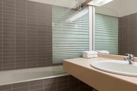 Free toiletries, hair dryer, bathrobes, towels