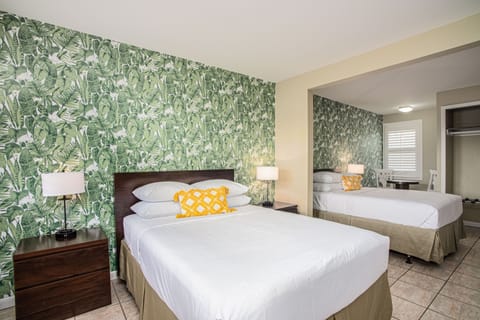 Double Full w/ Breakfast Nook | In-room safe, iron/ironing board, free WiFi, bed sheets