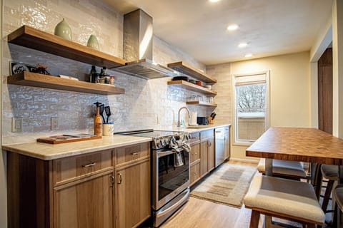 Remodeled kitchen with brand new appliances and bar top table for 8 guests