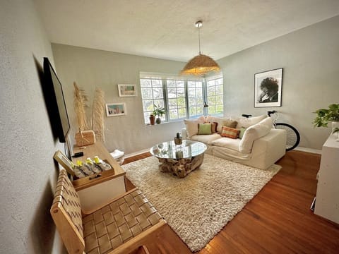 Living room with Restoration Hardware Cloud Couch, Smart TV, WiFi and Netflix