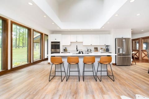 You will love hosting dinners in the Lodge`s designer kitchen!