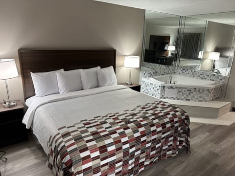 Superior Room, 1 King Bed, Non Smoking, Jetted Tub | Desk, laptop workspace, blackout drapes, iron/ironing board