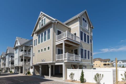 Welcome to Wright Waves at The Tides Oceanfront Community!