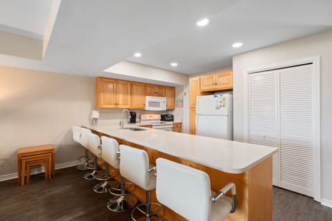 Kitchen Bar 