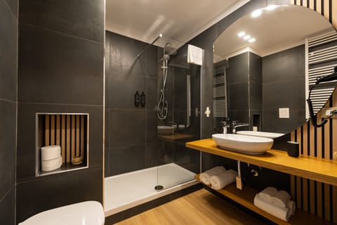 Shower, free toiletries, slippers, towels