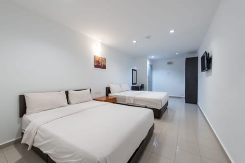 Family Room | Soundproofing, iron/ironing board, free WiFi