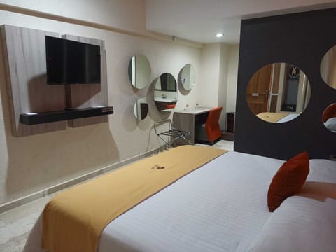 In-room safe, individually furnished, desk, laptop workspace