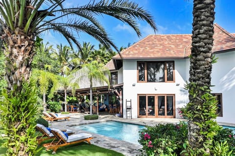 Arrecife 49 - Lake view villa with hot tub & pool just steps from private beach (6864)