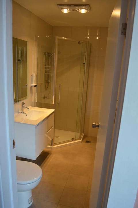 Shower, free toiletries, towels