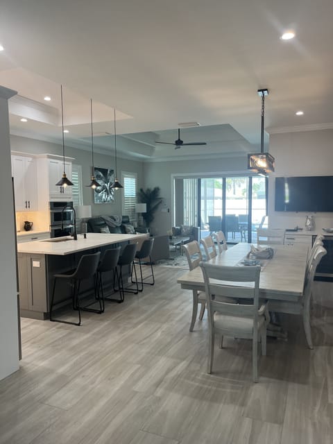 Dining room/kitchen open floor plan