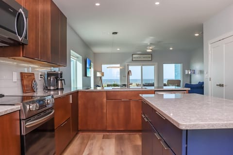 Townhome, Multiple Beds (Sea La Vie) | Private kitchen