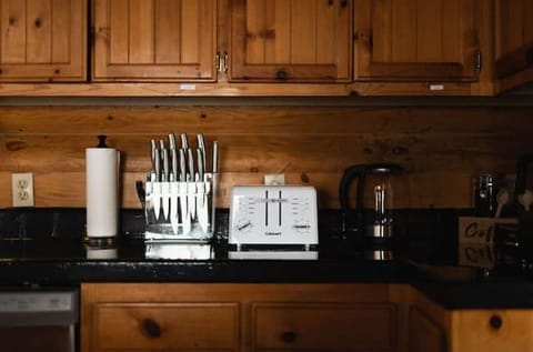 Kitchen - Toaster, Kettle.