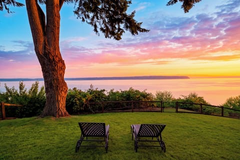 Settle into the waterfront lawn for front-row sunset views across the Sound.