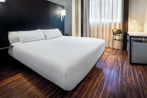 Premium bedding, in-room safe, desk, free WiFi