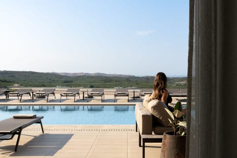 Stimulating pool surroundings.