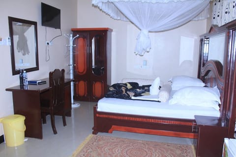 Executive Suite, 2 Bedrooms | Egyptian cotton sheets, premium bedding, free WiFi