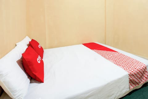 Deluxe Double Room | Desk, laptop workspace, WiFi (free), bed sheets