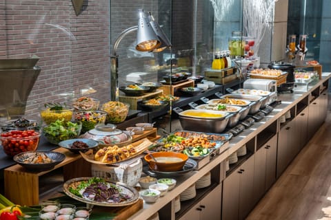 Daily buffet breakfast for a fee