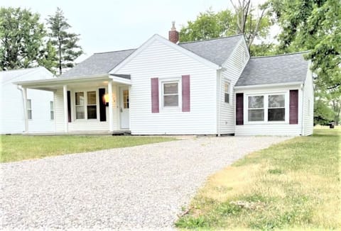 2br 920 sqft house with yard plus parking for 2 cars in drive and 2 cars on street.