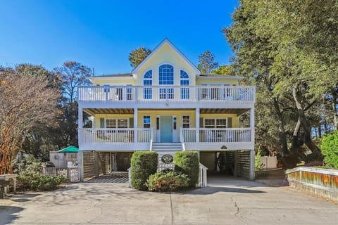 Whispering Pines w/ Private Pool & Hot Tub, Corolla Light Resort Access
