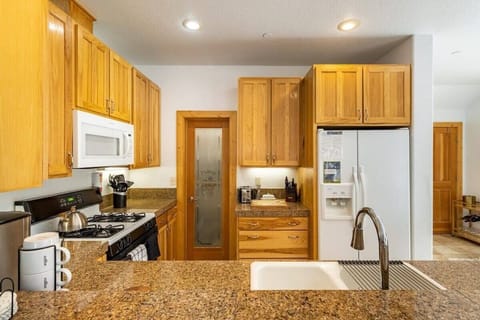 The kitchen boasts lovely granite countertops, ample cabinet and counter space, a pantry, and all the basic cookware needed to prepare meals at home.