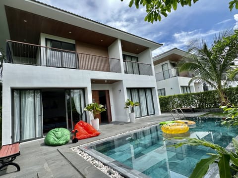 Private pool