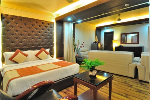Royal Double Room | 1 bedroom, in-room safe, free WiFi