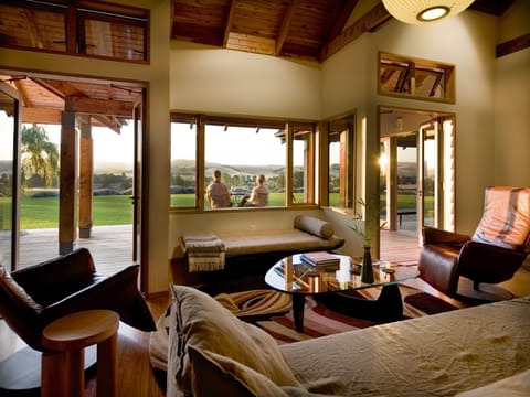 Deluxe House | Living area | Fireplace