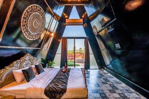Executive Room | Individually decorated, individually furnished, bed sheets