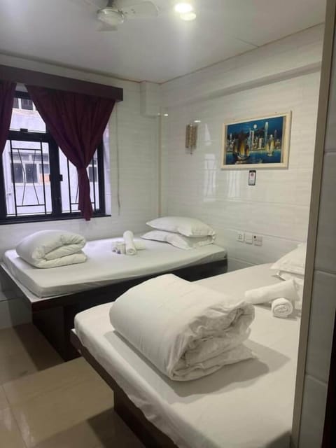 Triple Room | Desk, free WiFi, bed sheets