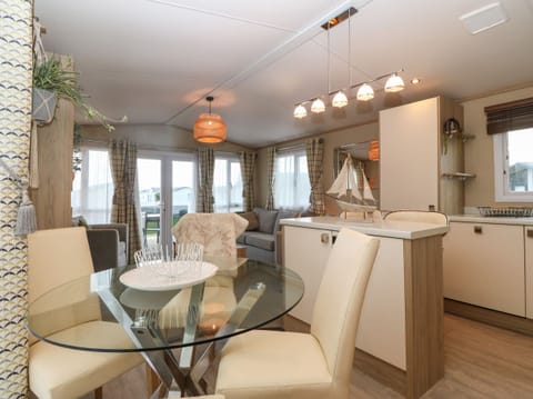 Cottage | Dining