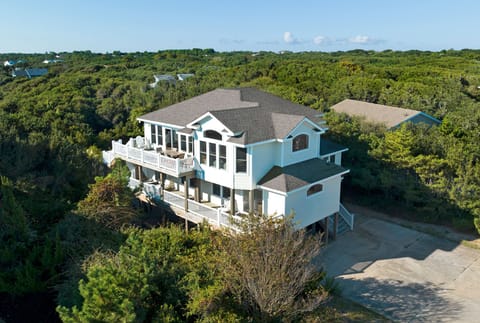 SH11: Casa Sirena | Front Exterior